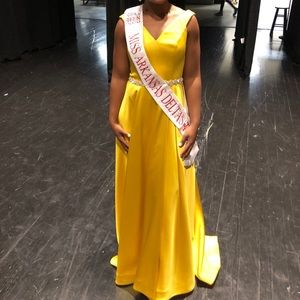Yellow Jovani prom/pageant dress